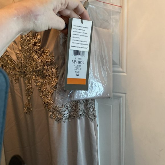 GENUINE MARSONI MOTHER OF THE BRIDE- STYLE MV1054 SILVER DRESS - Picture 6 of 9
